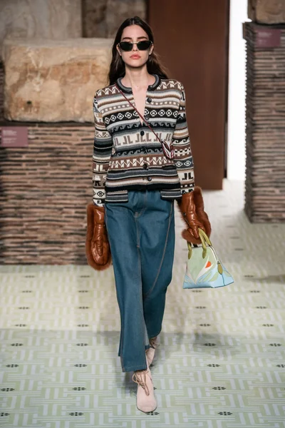 Look 28